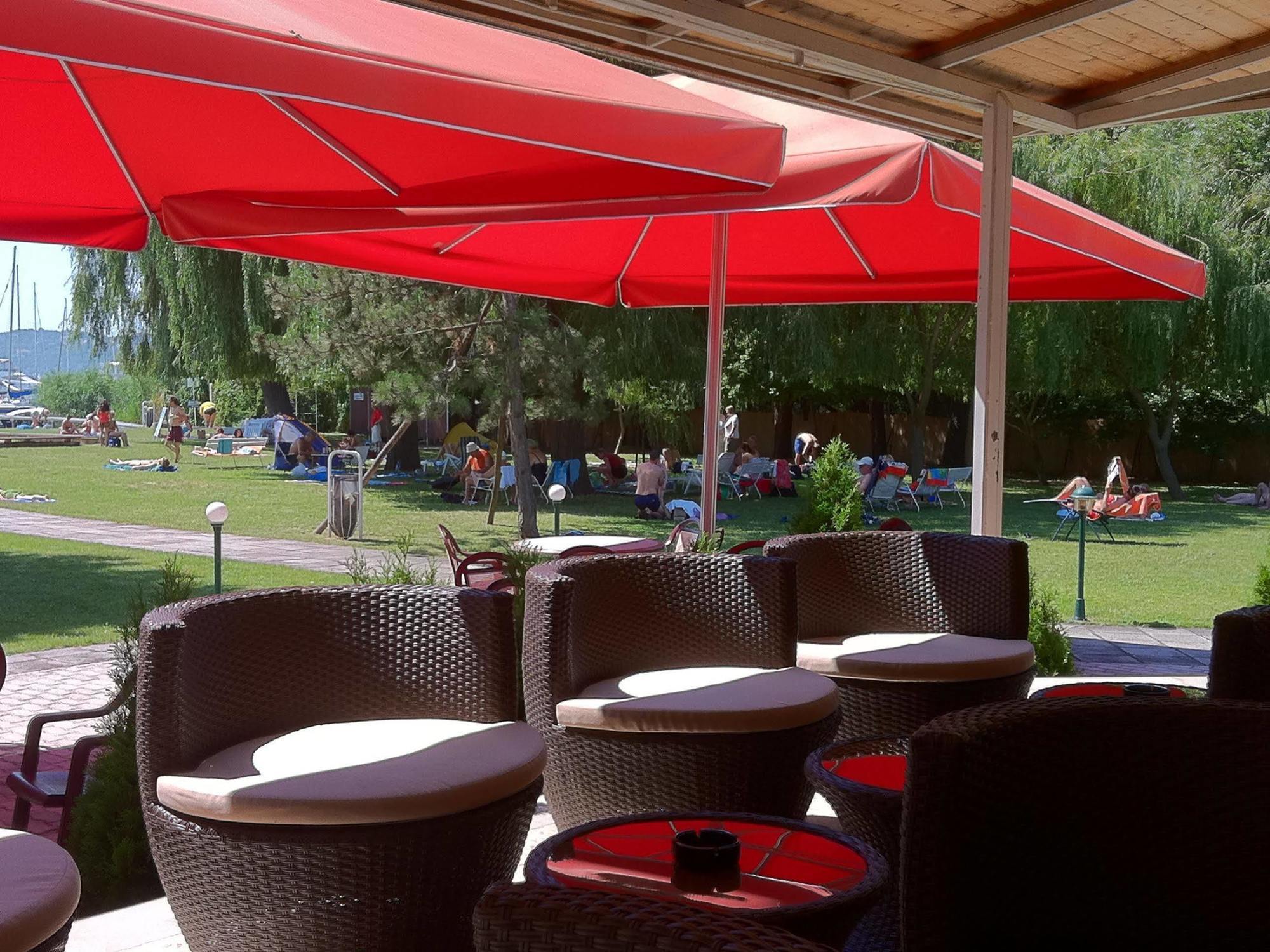 Hotel Uni Balatonfured Exterior photo